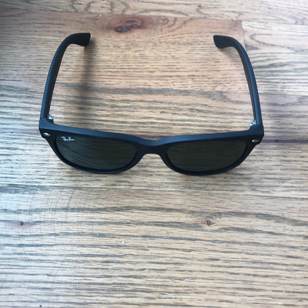 Ray Ban New Wayfarer Classic Sunglasses